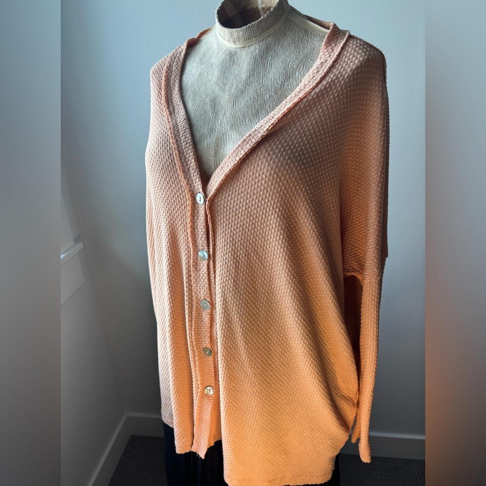 la meil oversized button down top